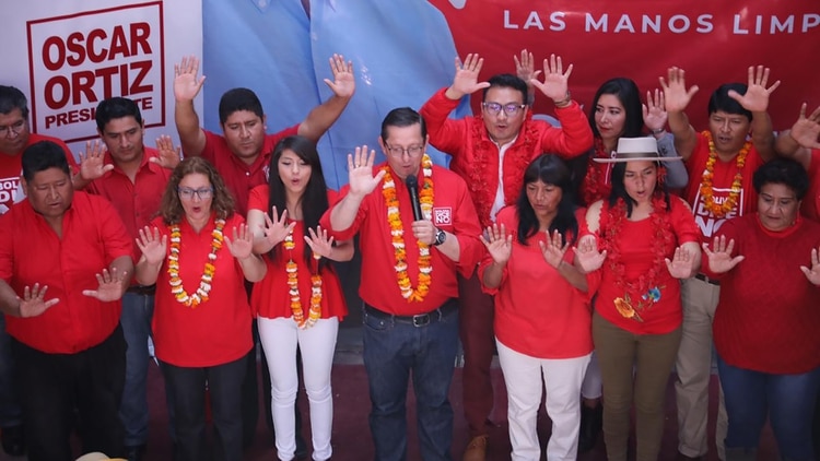 Oscar Ortiz, tercero en las encuestas. Candidato a presidente por Bolivia Dice No. en la presentación de sus candidatos al congreso, en Tarija