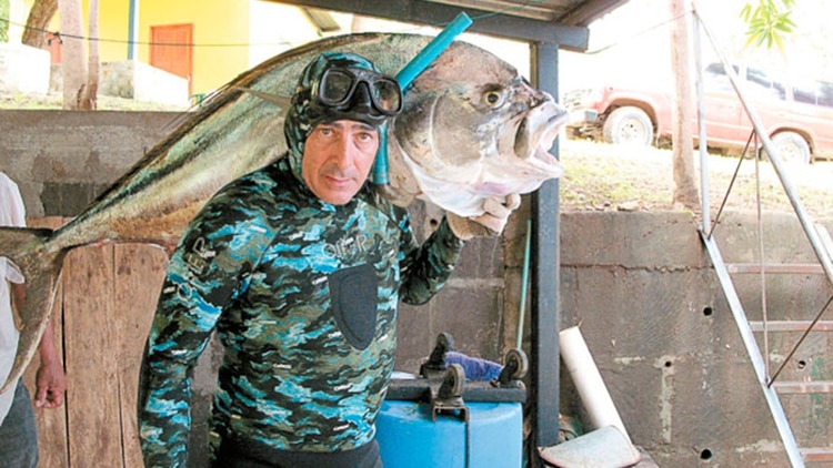 El italiano Alessio Casimirri , condenado a cadena perpetua en su país,  por el asesinato del primer ministro Aldo Moro, tiene un restuarante de pescados y mariscos en Nicaragua (cortesía La Prensa/Nicaragua)