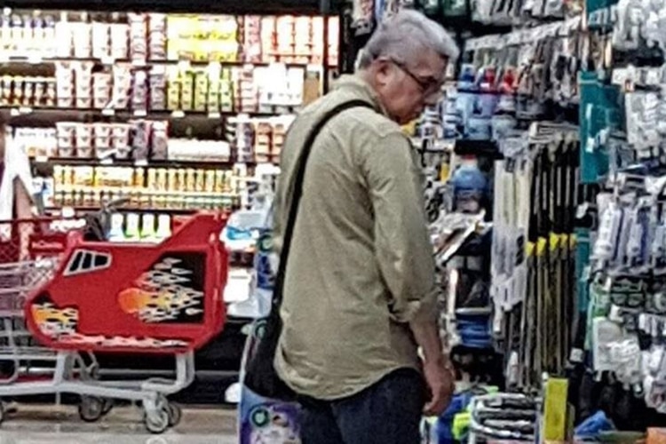 El ex presidente del Parlamento de Guatemala, Luis Rabbé, fotografiado en un supermercado de Managua dos días después de su huida de Guatemala. (Foto cortesía)