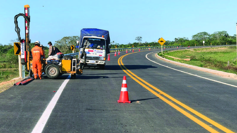 Denuncian fisuras en la carretera Trinidad San Ignacio de Moxos inaugurada hace una semana