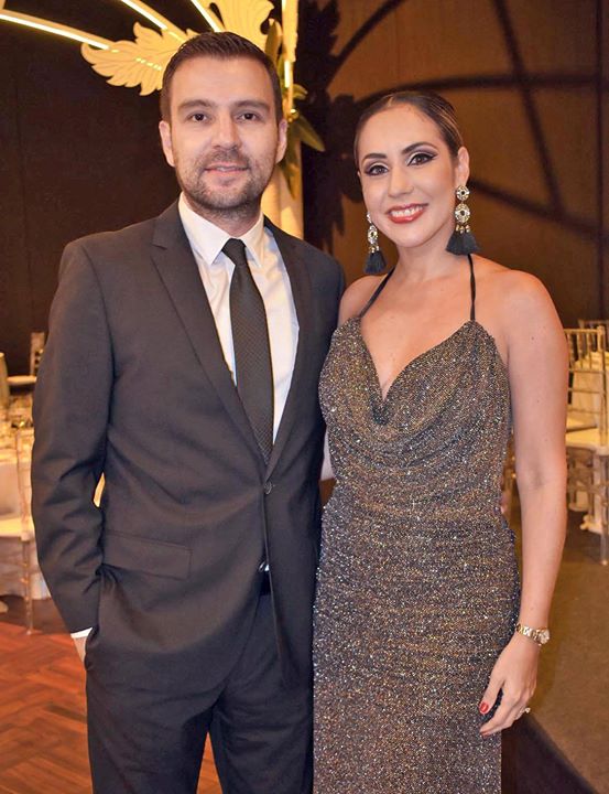 Andrea y Diego, felices por siempre Se conocieron en la fraternidad Tremendazos y el…