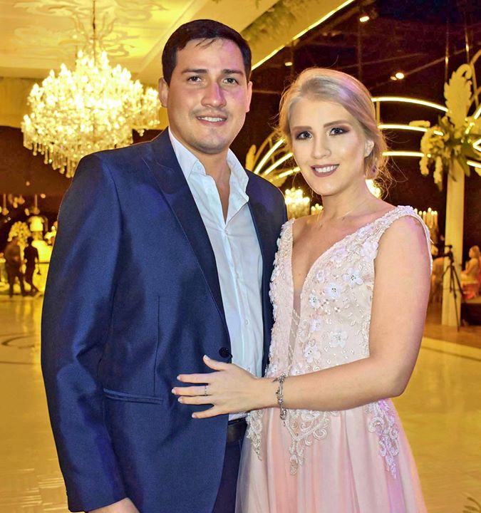 Andrea y Diego, felices por siempre Se conocieron en la fraternidad Tremendazos y el…