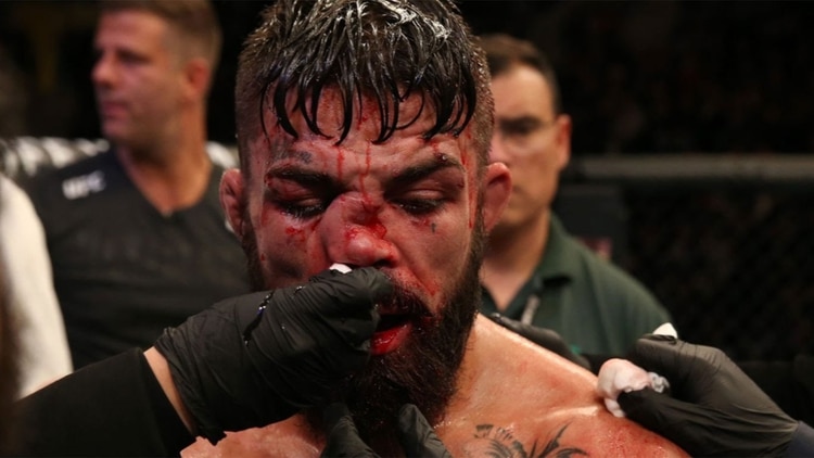 Mike Perry fue enviado al hospital de inmediato, luego de la culminación del enfrentamiento