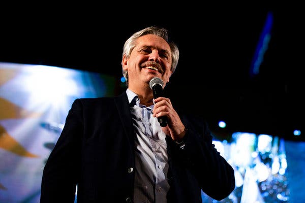 Alberto Fernández, candidato a la presidencia de Argentina, celebra los resultados de las PASO el 11 de agosto de 2019.