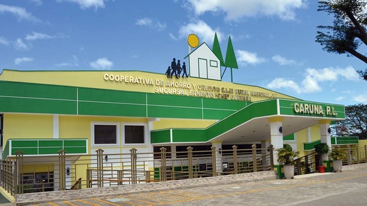 Las principales oficinas de la Cooperativa Caruna, que crecieron al calor del dinero de los negocios con el chavismo, fueron cerrando o limitando sus operaciones financieras desde abril de 2018. (Cortesía/La Prensa)