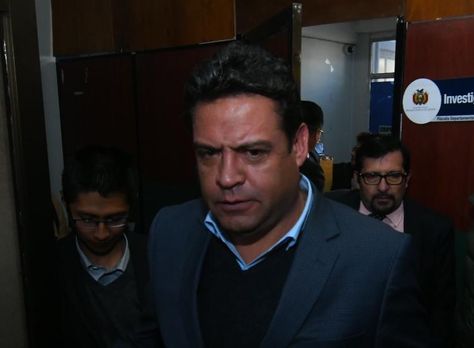 El alcalde Luis Revilla en la Fiscalía. Foto:APG