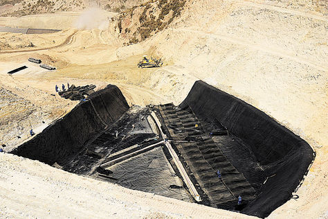 Geomembrana. La celda que recibirá la basura fue impermeabilizada. Foto: Christian Calderón