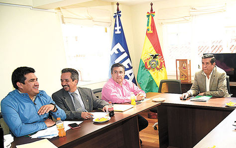 Reunión. Parte del Comité Ejecutivo que sesionó el jueves en La Paz. Foto: Archivo-La Razón