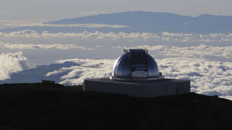 Un telescopio en la cumbre del Mauna Kea, la montaña más alta de Hawái.