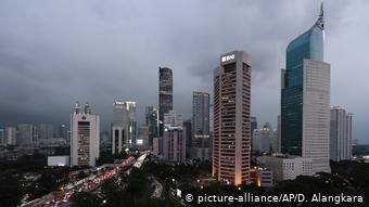 Indonesien, Jakarta: Skyline (picture-alliance/AP/D. Alangkara)