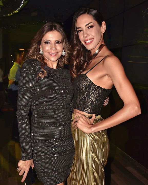 Súper ‘cumple’ de Alison La top model Alison Roca tiró la casa por la…