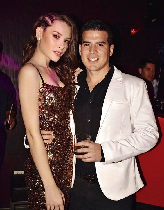 Súper ‘cumple’ de Alison La top model Alison Roca tiró la casa por la…