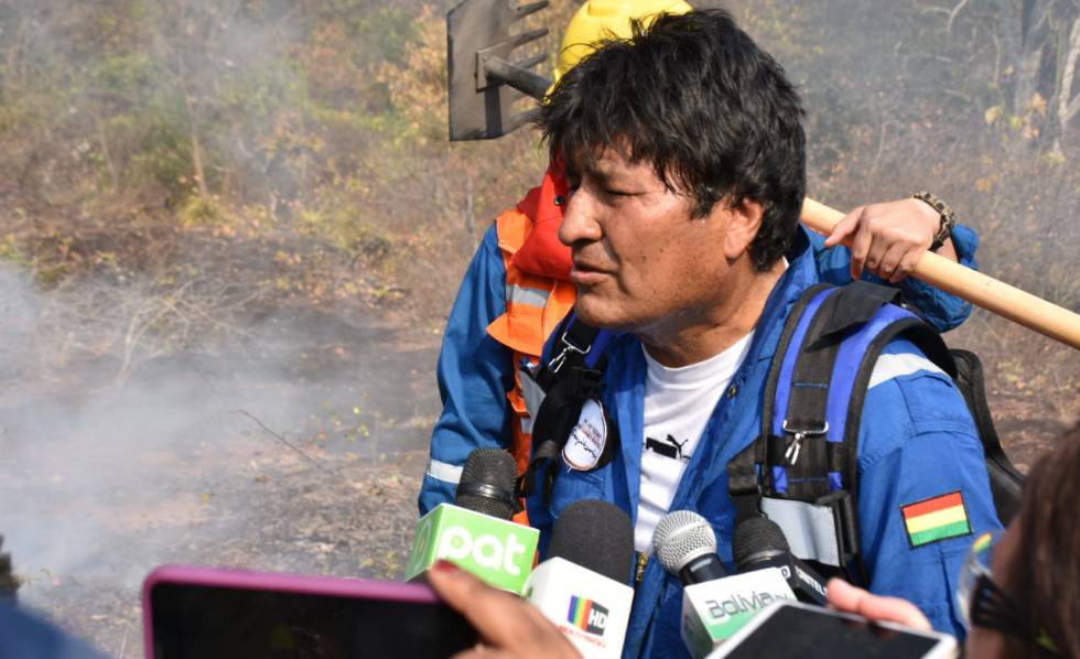 Evo Morales, en una de las zonas afectadas por los incendios.