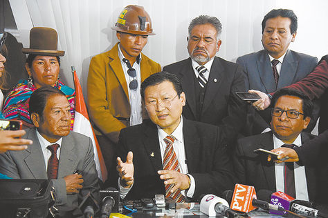 Candidatura. Chi Hyun Chung en una conferencia de prensa en La Paz.