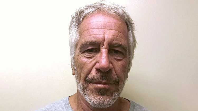 El financista estadounidense Jeffrey Epstein aparece en una fotografía tomada para el registro de delincuentes sexuales de la División de Servicios de Justicia Penal del Estado de Nueva York