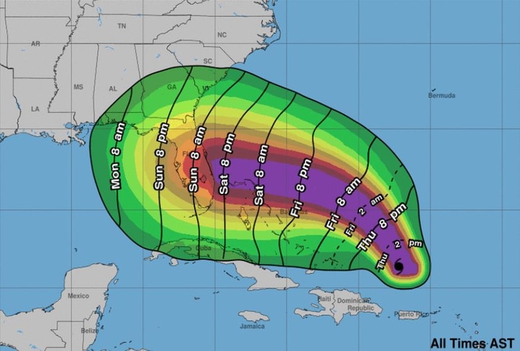 Alimentado por las cálidas aguas del Atlántico, se prevé que Dorian acumule vientos que alcancen 130 mph (209 kph) en 72 horas (Foto: Twitter)