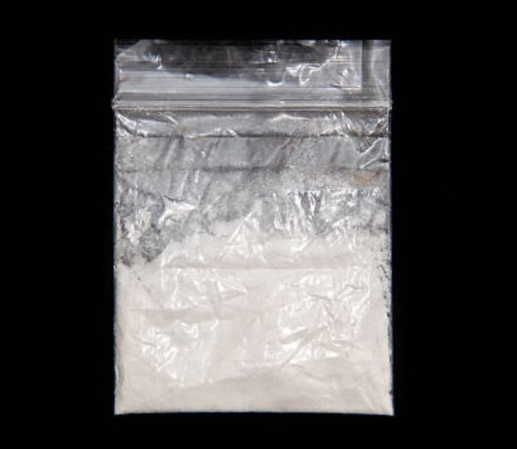 El menor supuestamente vendía droga en su escuela secundaria que le compraba a un conocido