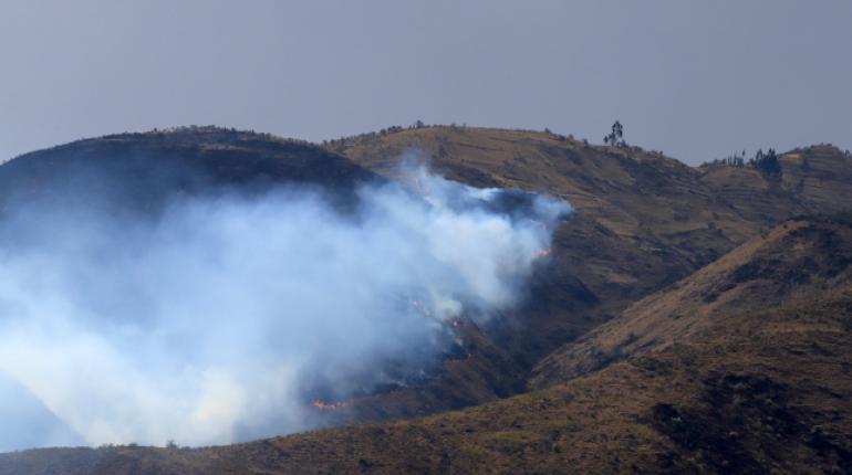 Incendio en la zona de Sacaba.| Foto: Héctor Sandoval