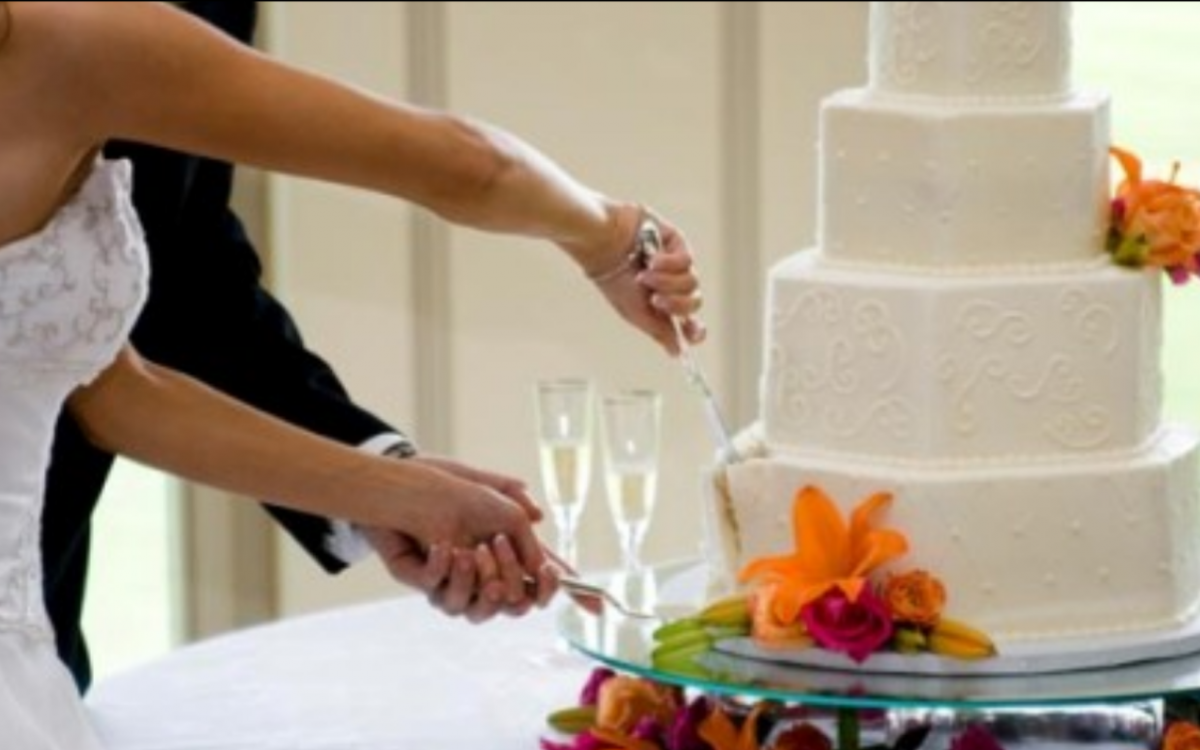 ¿Sabes cuál es el origen de la tradicional torta nupcial ?