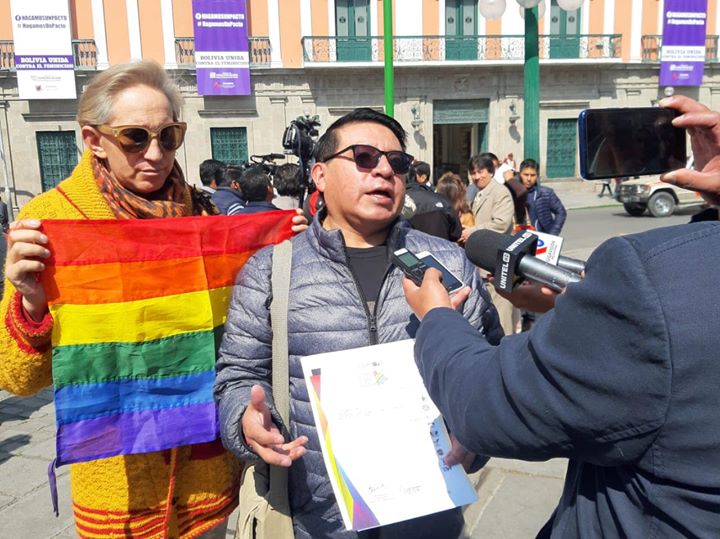 Comunidad TLGB presenta denuncia contra candidato presidencial del PDC por racismo Rodolfo Vargas, Presidente…