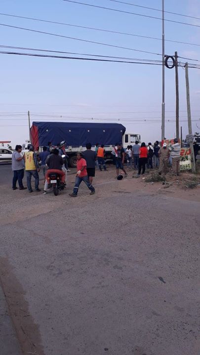 Fatal accidente carreterq al norte Km 13, motociclista muere debajo de un camión Un…