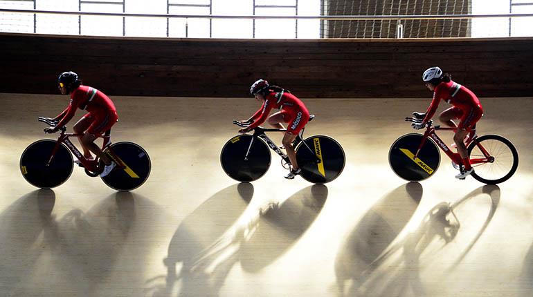 El equipo femenino de México, en entrenamiento en el velódromo del Cefed, ayer. | José Rocha