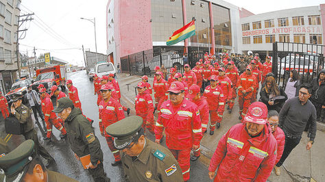 El grupo de bomberos Antofagasta que retornó de Santa Cruz, luego de ser distinguido.