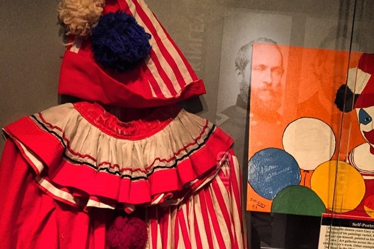 Disfraz que utilizaba para sus espectáculos como “El Payaso Pogo” (Foto: Wikimedia)