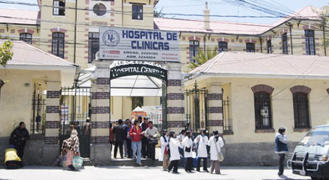 Ingreso principal al histórico Hospital de Clínicas de La Paz, construido a principios del siglo XX. (Fides/Archivo)