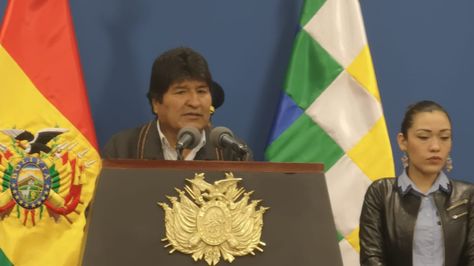 El presidente Evo Morales y la presidenta del Senado, Adriana Salvatierra, en conferencia de prensa. Foto:APG