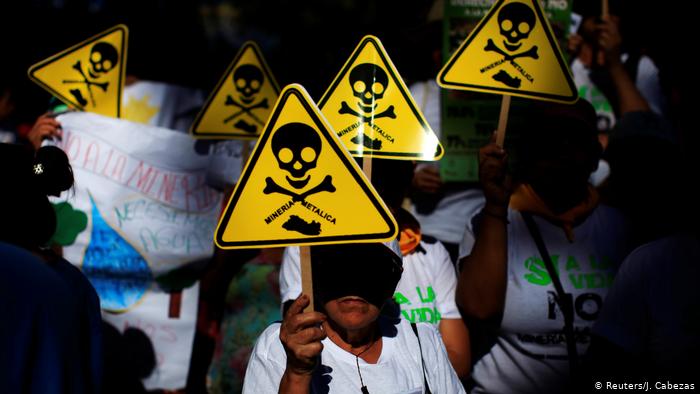 El Salvador Protest gegen Bergbau in San Salvador (Reuters/J. Cabezas)