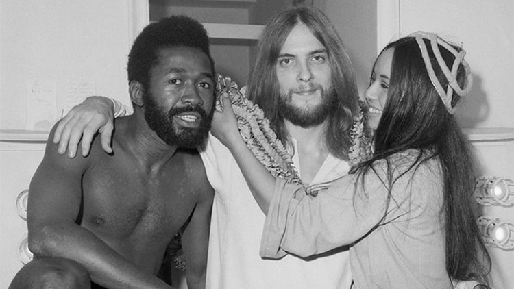 La ópera rock “Jesus Christ Superstar” se estrenó en New York en 1971. Ben Vereen, Jeff Fenholt y  Yvonne Elliman en el detrás de escena (AP Photo)