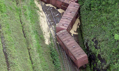 Vagones de de tren después de un descarrilamiento. Foto: Archivo-AFP