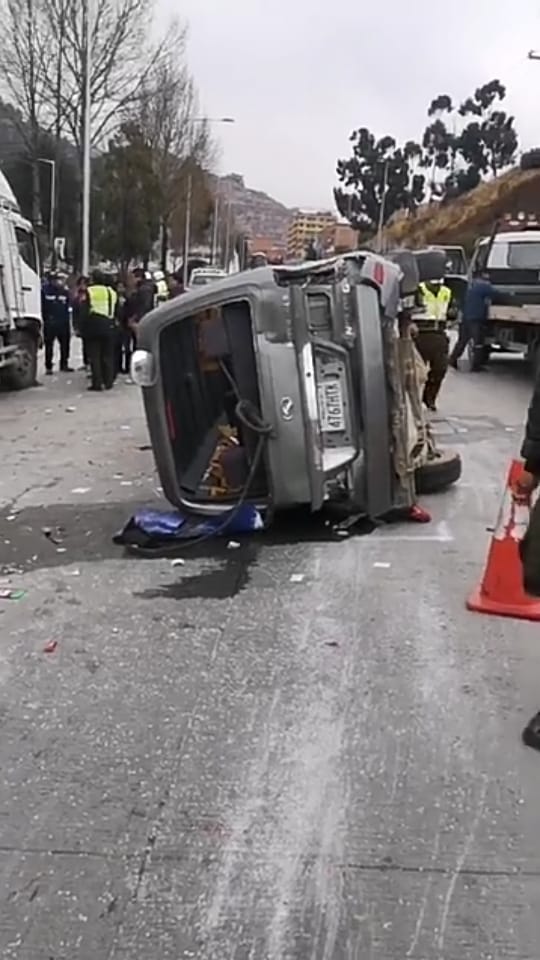 Accidente De Tránsito En La Autopista La Paz El Alto Deja 10 Personas Heridas Ejutv 9316