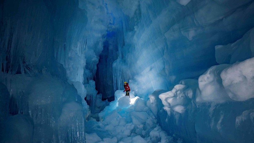 FOTOS: Reencuentran en la Antártida una gigantesca cueva 