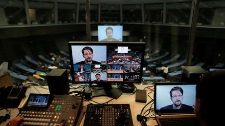 Edward Snowden participa a distancia en una mesa redonda, Consejo de Europa, Estrasburgo, Francia.