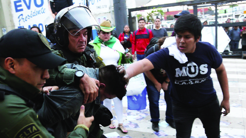 Entre reproches, ven que violencia en 2 regiones apunta a suspender elecciones
