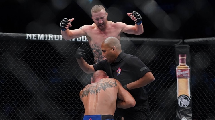 Justin Gaethje le reprochó al árbitro por no detener el combate