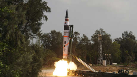 Lanzamiento de un misil Agni V desde la isla de Wheeler, India, 2012.