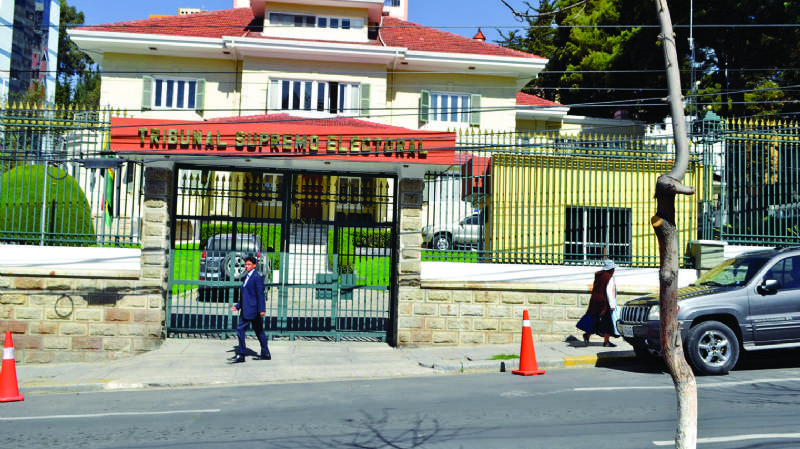 A 30 días de comicios, crisis del OEP se extiende a las regiones