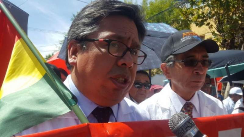 Médicos radicalizan y anuncian instalación de huelgas en más departamentos