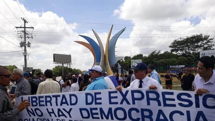 Una de las marchas en Nicaragua por la libertad de expresión (Gentileza El Nuevo Diario de Nicaragua)