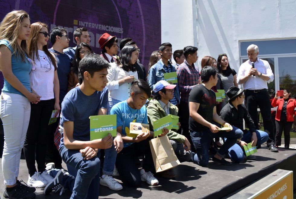 Los booktubers ganadores del concurso del PIU durante el acto de premiación. Vicepresidencia Los booktubers ganadores del concurso del PIU durante el acto de premiación. Vicepresidencia