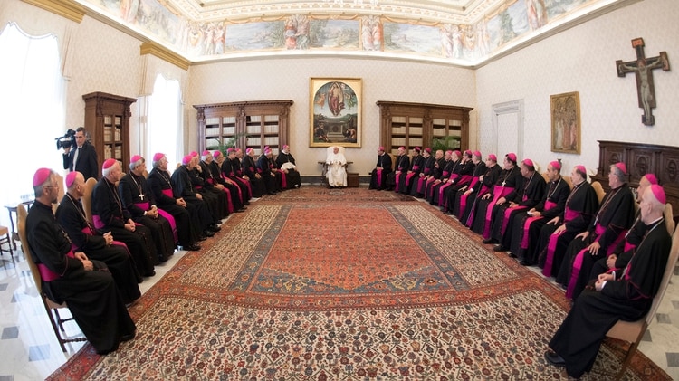 La propuesta despertó fuertes críticas de ciertos sectores de la Iglesia (REUTERS)