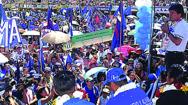 Evo confía que no irá a segunda vuelta, Mesa da un guiño a Ortiz