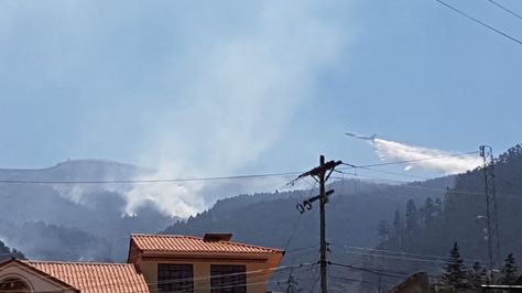 La descarga aérea de agua en el Parque Tunari