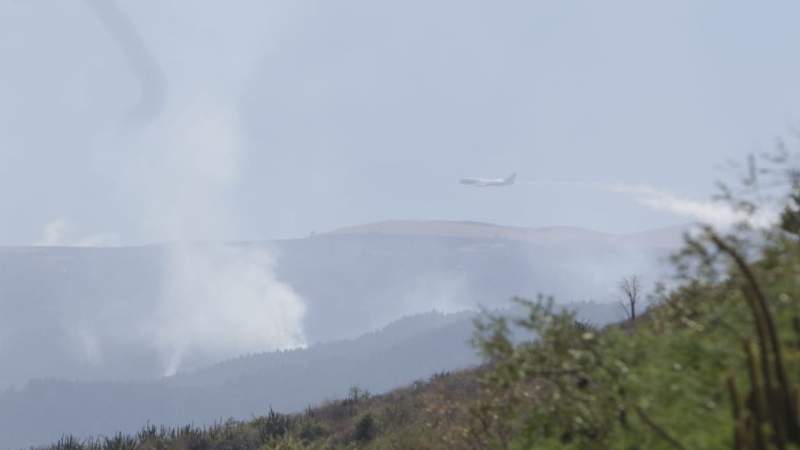 Canelas pide apoyo aéreo en la sofocación de incendios en Villa Tunari