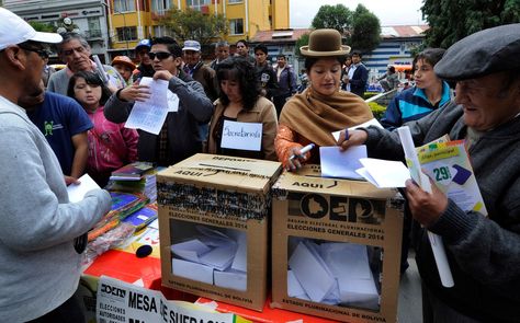 Un simulacro de votación de las elecciones subnacionales de 2015. Foto: Ángel Illanes - archivo