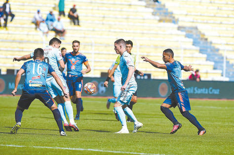 Poco público. Del partido que jugaron Bolívar y Sport Boys en el estadio Hernando Siles, fue el domingo 22 de septiembre por la jornada 12 del Clausura. Foto: Archivo-La Razón