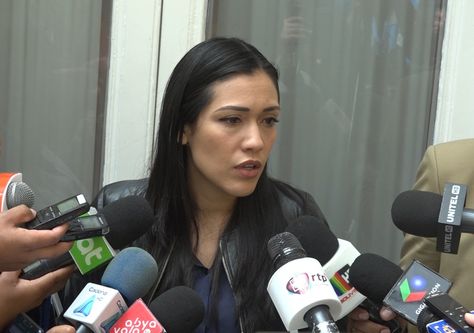 La presidenta del Senado, Adriana Salvatierra.